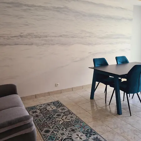 Spacieux, Centre Ville, 2 Chambres, Parking, Proche Toutes Commodites - Fr-1-485-122 *